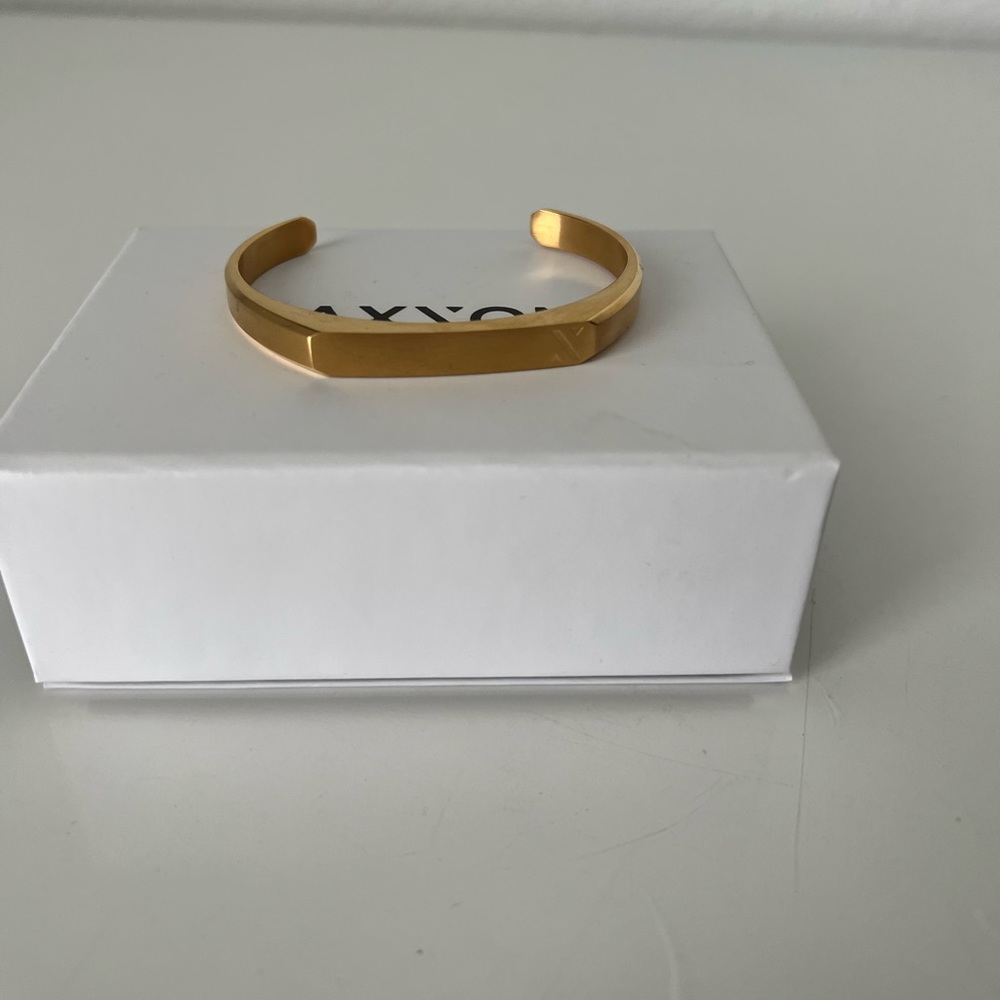 Half- cuff bracelet // GOLD - Jaxxon - Brand New